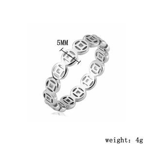 Detailed view of silver Chinese coin ring showing 5mm width and 4g weight spec.