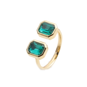 Bague vintage dorée de style bypass avec pierres rectangulaires vert émeraude et épuré