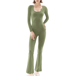 Tuta verde militare a maniche lunghe con scollo quadrato e gamba svasata chic