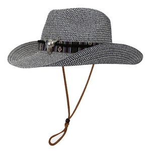 Chapeau de cowboy Panama tressé avec ruban ethnique et pendentif tête de taureau argent