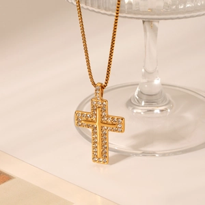 Detail of 18K gold-plated stainless steel cross necklace with box chain and crystal