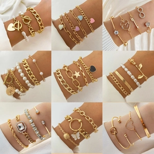 Mode Stapelbare Armbänder Für Damen Mit Legierung Kunstperle Strass Herz Schmetterling Anhänger Goldton Trendiger Schmuck