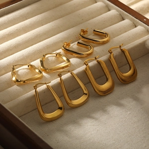 Collection de boucles d'oreilles géométriques en acier inoxydable plaqué or 18k
