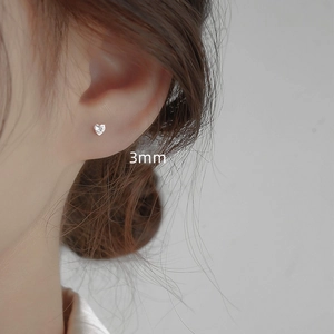 Close-up of 3mm heart-shaped S925 sterling silver stud earrings with clear zircon on ear