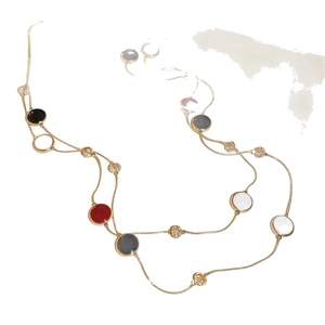 Élégant collier à chaîne dorée avec perles en résine colorées et cristaux facettés