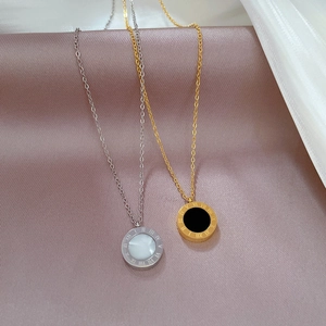 Collane con ciondolo a numeri romani minimaliste in oro e argento con intarsi colorati