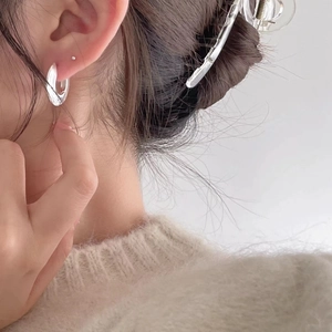 Minimalist 925 sterling silver geometric hoop earrings with a large transparent hair claw