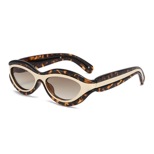 Retro Y2K cat-eye sunglasses with leopard print frame and gold metal decorative accents