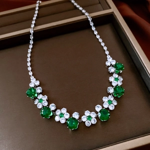 Detailed macro view of the silver necklace with emerald stones in a velvet box