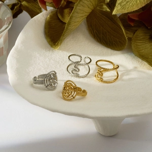 Snake-shaped and lion-embossed adjustable rings in gold and silver stainless steel