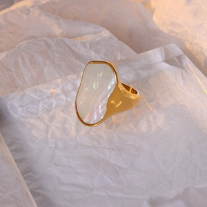Anello Geometrico Irregolare E Fascia Minimalista Da Donna Acciaio Al Titanio Placcato Oro 18K Intarsio In Madreperla