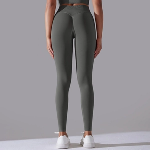 Rückansicht der nahtlosen High-Waist-Yogahose in Dunkelgrau mit Push-up-Effekt