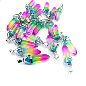 Regenboog aura kristal zeshoekige prisma hangers met zilveren metalen sluitingen in stapel