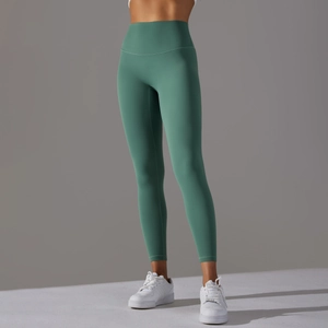 Détail du legging de yoga taille haute vert foncé avec design sans couture push-up