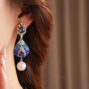 Boucles d'oreilles vintage en perles et cristaux bleus avec zircones scintillantes