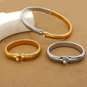 Minimalist Tubogas stretch bracelet in gold and silver with a central zircon stone