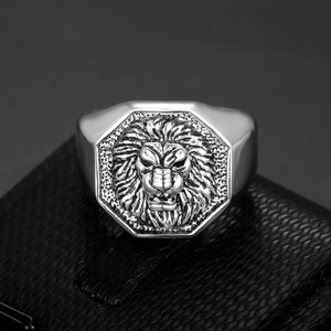 Vintage silver lion head relief signet ring in polished stainless steel for men