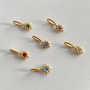 Set van zes 14K vergulde sterhangers met gekleurde zirkonia stenen voor DIY-sieraden maken