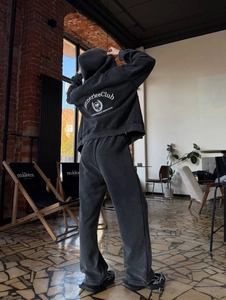 Ensemble survêtement femme gris foncé avec sweat à capuche et jogging imprimé club