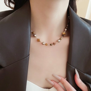 Halskette mit Tigerauge, Perlen und Muschelperlen für Damen in edlem Lagenlook