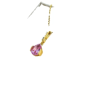 Pendente in zircone rosa a forma di pera su catena in acciaio al titanio dorato