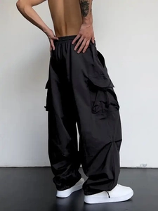 Pantalon cargo noir homme séchage rapide avec taille haute et coupe parachute large