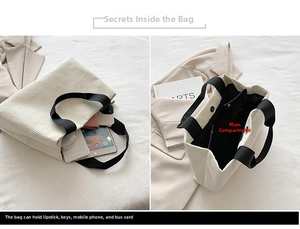 Détail du sac fourre-tout en velours côtelé écru montrant sa grande capacité pour iPad et objets
