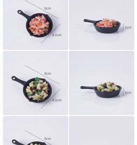 Detailed macro view showing the 4.1cm diameter of this miniature food stir-fry keychain