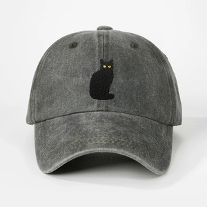 Berretto da baseball vintage in denim lavato grigio scuro con ricamo di gatto nero