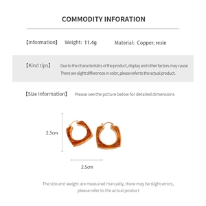 Detailed size chart for 18k gold plated square earrings with dimensions 2.5cm x 2.5cm