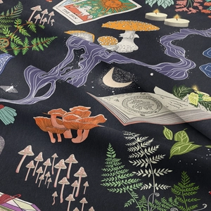 Detail von Tarot- Mond- und Pilz-Druckgewebe mit hochwertiger Textiltextur