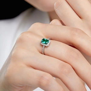 S925 sterling silver ring featuring an emerald green zircon with halo setting for women
