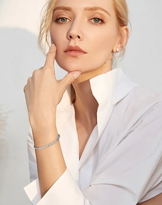 Detail of a 2.5mm silver Byzantine flat chain bracelet worn by a model on wrist