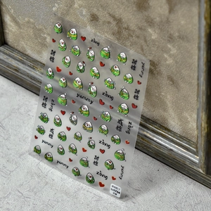 Détail de stickers à ongles 5D en relief avec mignons dessins de zongzi et de coeurs