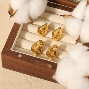 Golden irregular geometric C-shaped earrings in 18K gold-plated stainless steel style