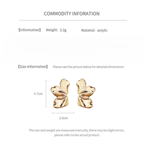 Size information for acrylic leaf earrings showing 4.7cm height and 3.3g weight