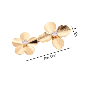 Golden double flower hair clip with smooth and brushed textures and sparkling rhinestones