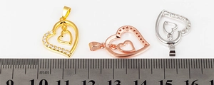 Detailed comparison of gold, rose gold, and silver heart pendants with scale ruler measurement