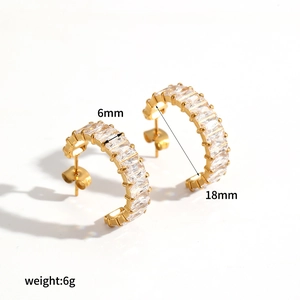 Élégantes boucles d'oreilles créoles 18mm en acier doré avec zircons cubiques étincelants