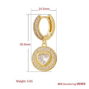 Boucles d'oreilles cœur dorées avec zircons, dimensions 14,5 mm par 30,5 mm