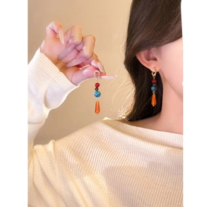 Boucles d'oreilles ethniques avec perles colorées et pendentif en pierre en goutte