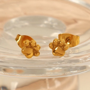 Boucles d'oreilles en acier titane doré au design poli de patte d'animal en nacre chic