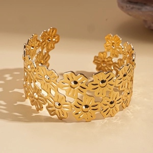 Detail of gold-plated double-layer floral hollow cuff bracelet with embossed texture