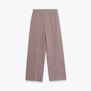 Pantalon large en maille mauve discret avec taille élastique et pli frontal élégant