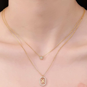 Collana a strati in argento 925 placcato oro 18K con ciondolo a diamante sul collo