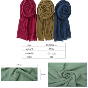 Detailed view of the 180x90cm cotton crinkle scarf texture and size specifications