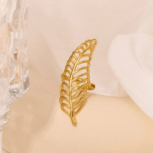 Adjustable hollow feather ring in 18K gold plated stainless steel on beige display stand
