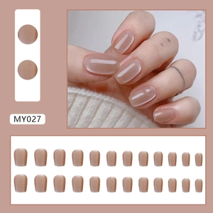 Faux ongles courts ballerine nude œil de chat texture gelée brillante en lot de 24