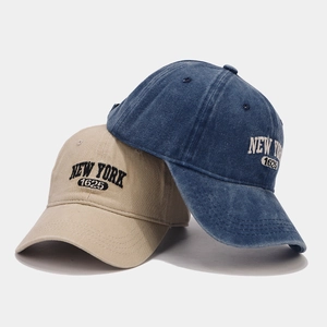 Distressed cotton baseball caps with New York 1625 embroidery in khaki and denim blue