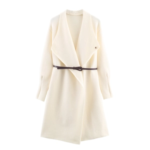 Elegant long knit coat in cream white with wide lapels and a slim dark brown waist belt